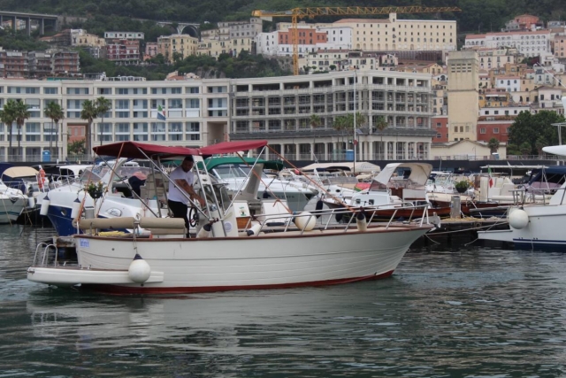  wir warten auf Sie im Hafen von Salerno 