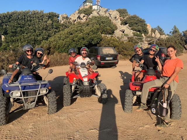  Steigen Sie in Cugnana auf das Quad 