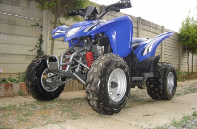  Quads no campo em Elba 