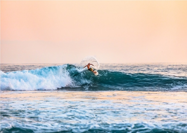  surf dans la mer Tyrrhénienne 