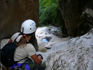 在蒂尼亚莱激流中溪降 4 小时 加尔达湖