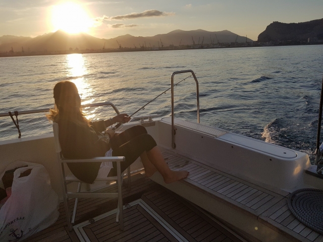  Pesca durante o pôr do sol 