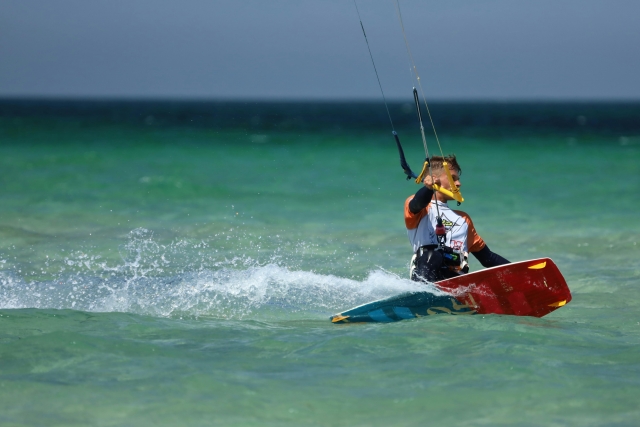Kitesurf rental on Isuledda beach 1h
