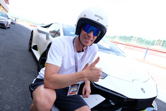  Driving a Lamborghini