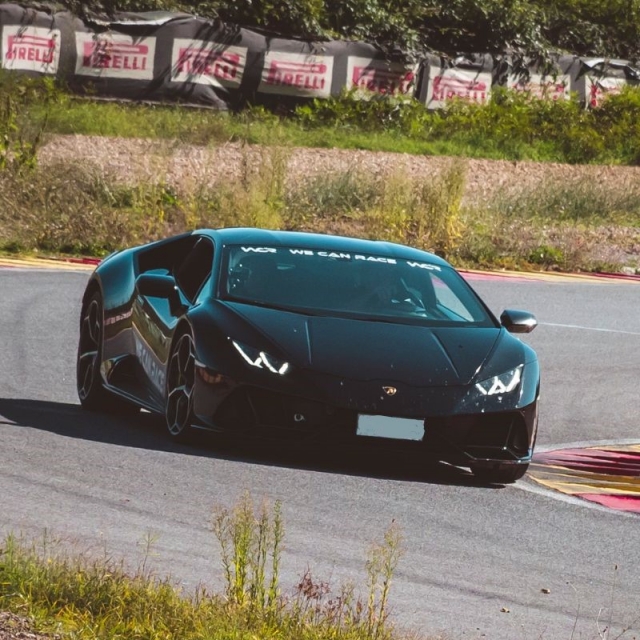  Lamborghini EVO Kurvenfahrt 