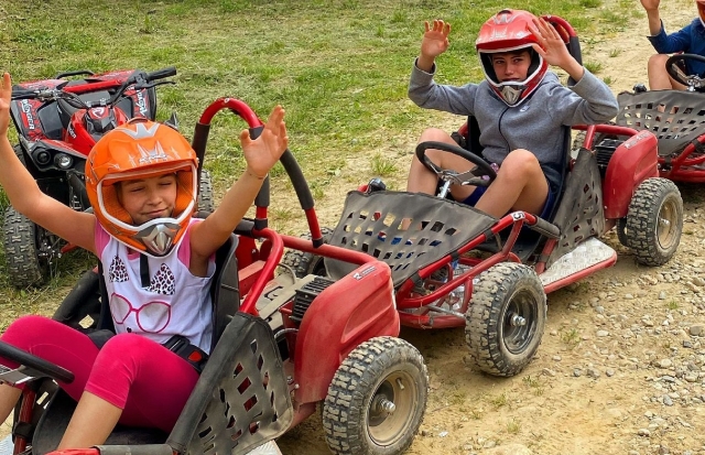  divirtiéndose en minibuggy