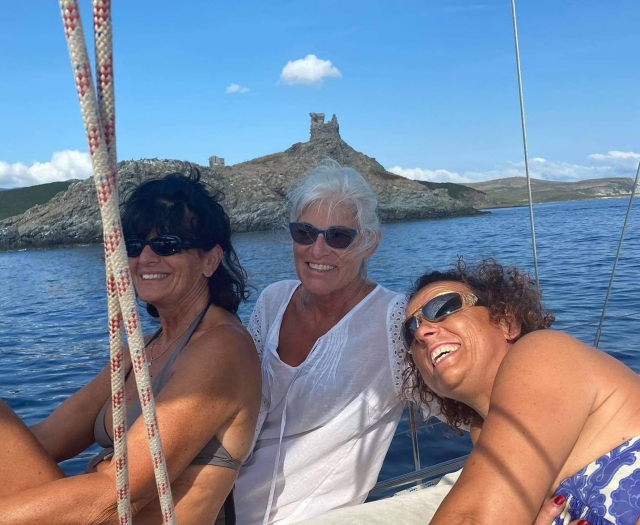  ensemble sur le bateau pneumatique à San Vincenzo 