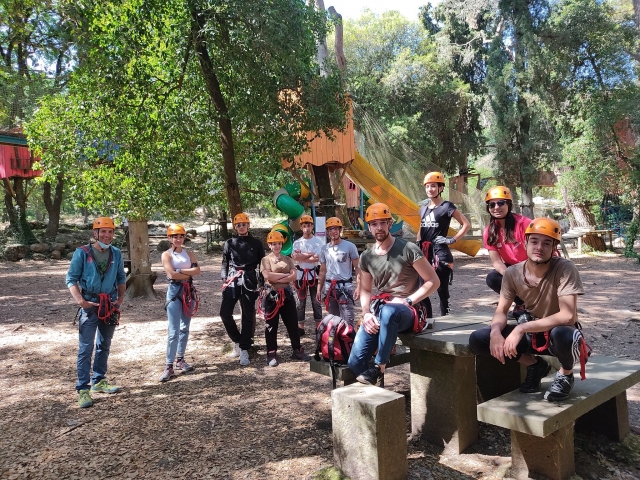 in gruppo nel parco a buccheri