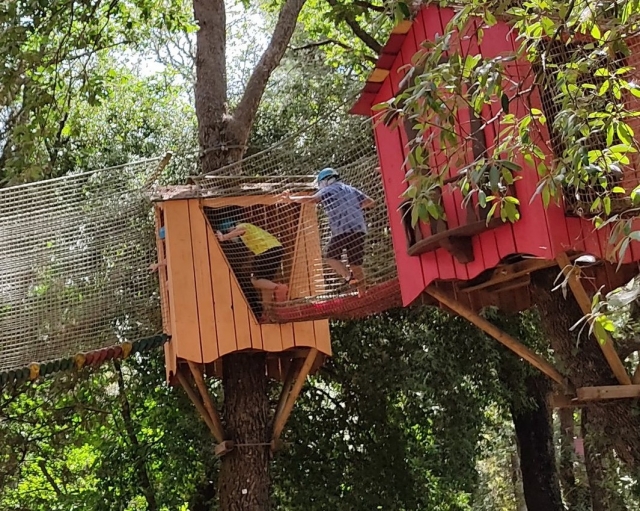 enfants s'amusant à buccheri 