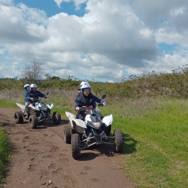 Quad na empresa 20 voltas 