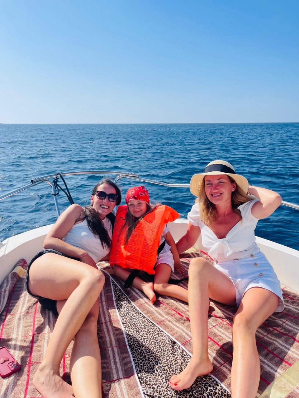  Boat rental for families