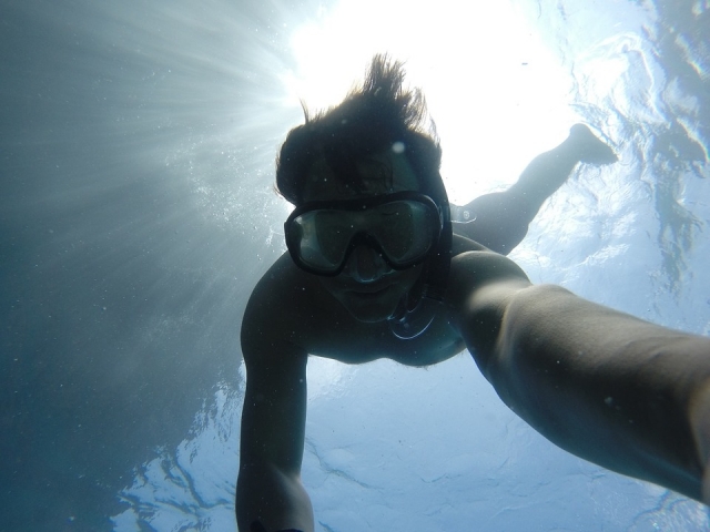  snorkelling 