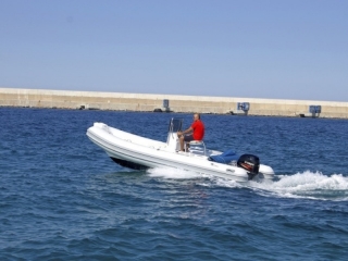 Noleggio gommone Flamar 590 no patente Arbatax 9h