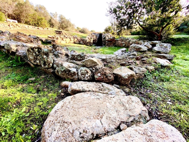 Tour archeologico in tuk tuk da 3a7anni Olbia 2h30