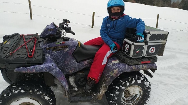  雪地四轮车 