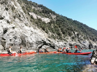 Caiaque e snorkeling tour costa de Monterosso 2h