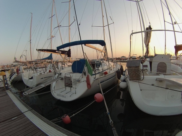 Azzurra all'ormeggio