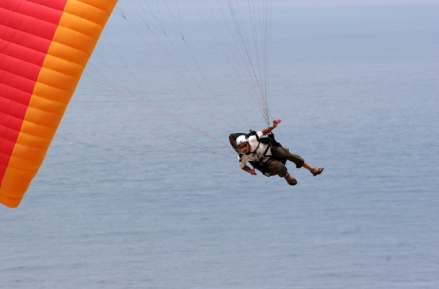 acrobatie en parachute ascensionnel 