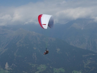 1 hour tandem paragliding flight in Saltusio