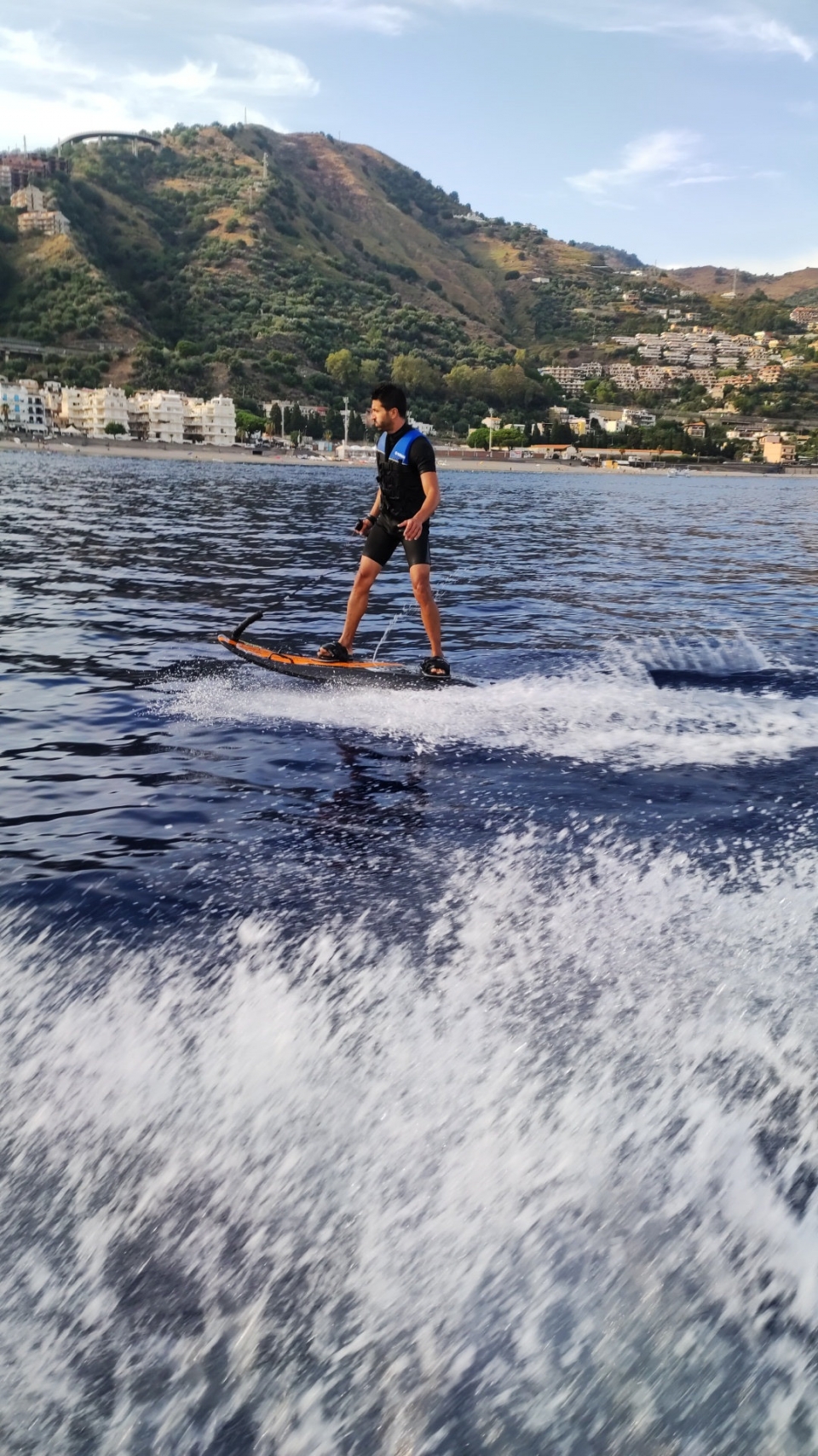  Dans la mer surfant