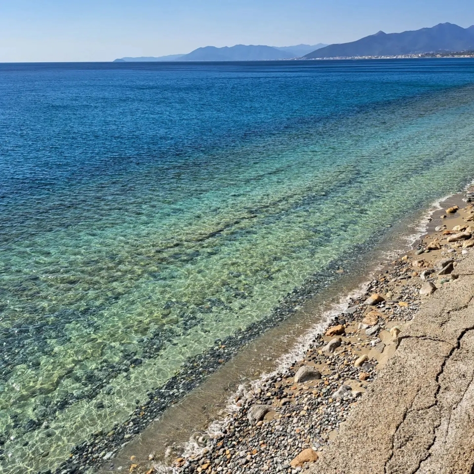  水晶般清澈的海水
