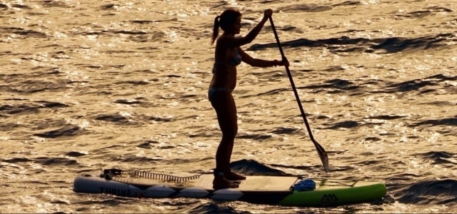  SUP bei Sonnenuntergang