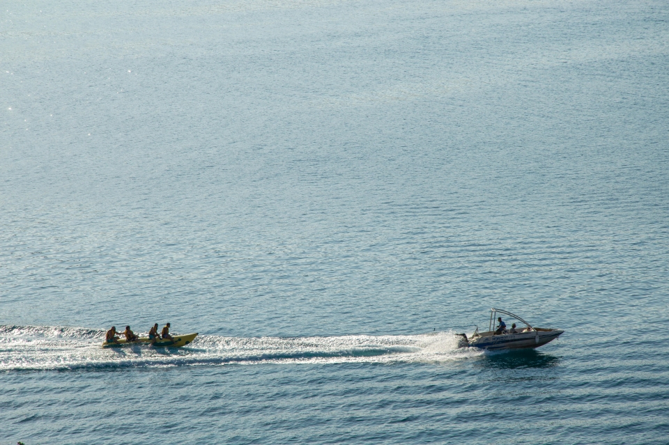 Sfrecciando sul mare