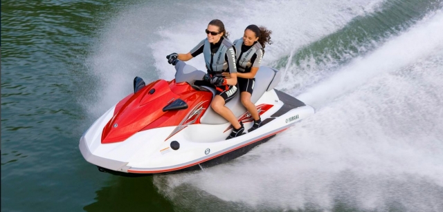 moto d'acqua in compagnia