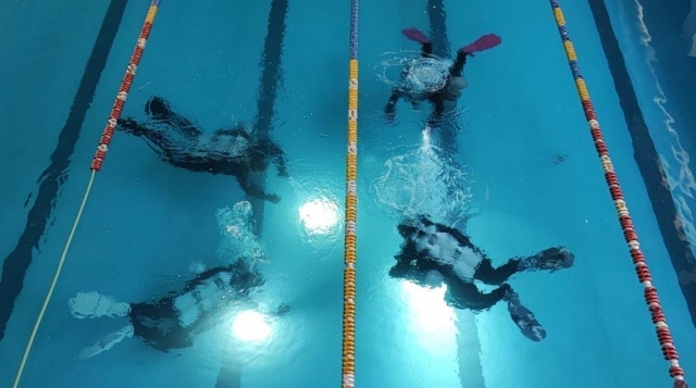  lesson in the swimming pool