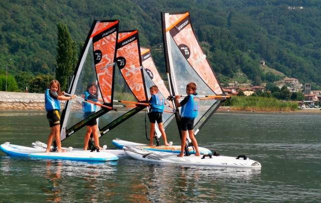 windsurfing course for children 
