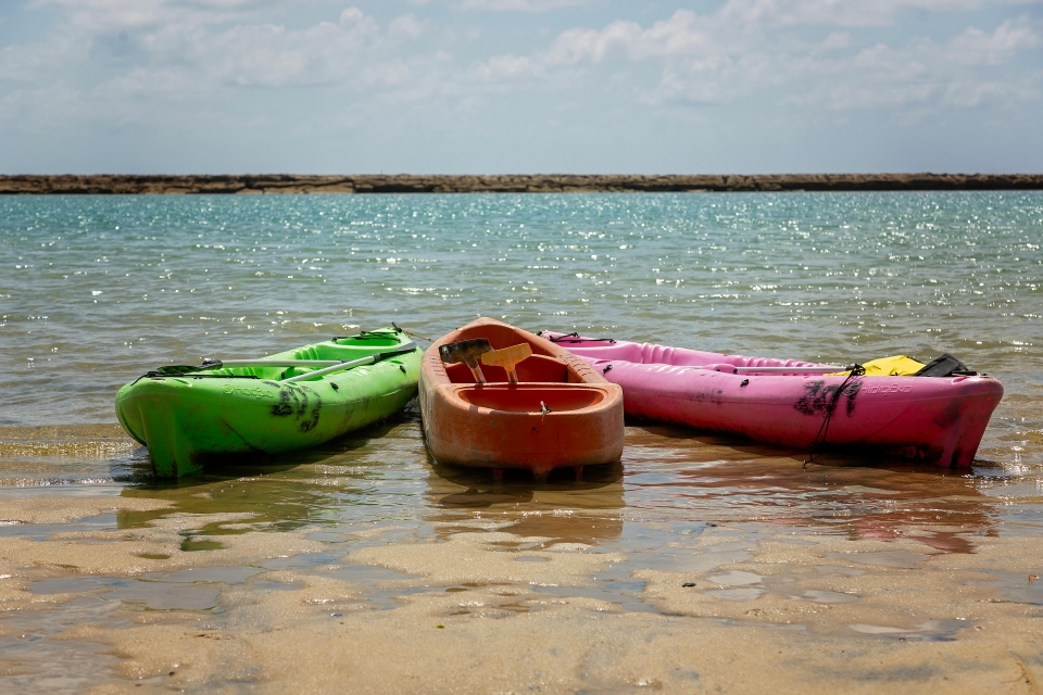  皮划艇准备好游览