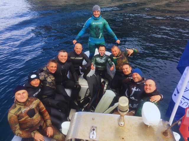  The entire group of divers