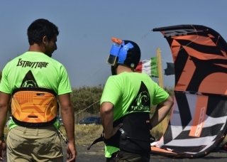 Curso básico de kitesurf em Lido di Tarquinia de 7 horas