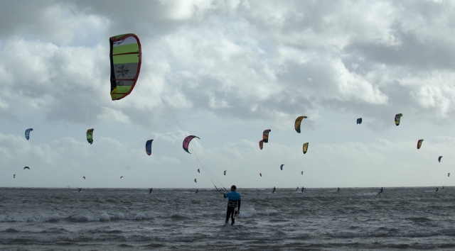  Kitesurfing