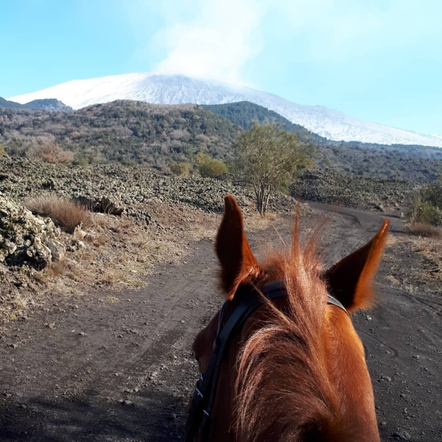  Con el Etna como telón de fondo 