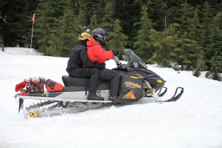 Tour romantique en motoneige pour couples à Cortina 3h