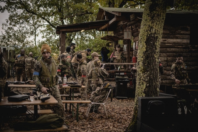  Before the match there is the briefing 