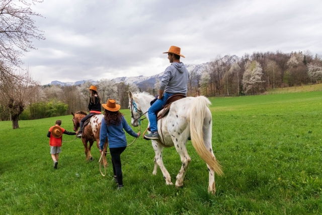 paseo a caballo acompañado de monitores 