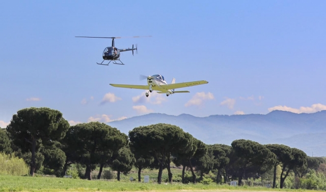 décollage de l'avion se préparant à survoler le ciel de Rome 
