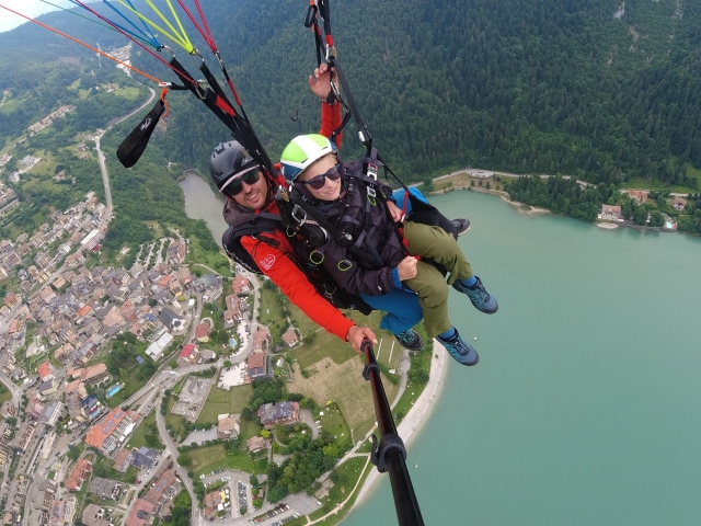 Paragliding -Erfahrung auf den italienischen Alpen 
