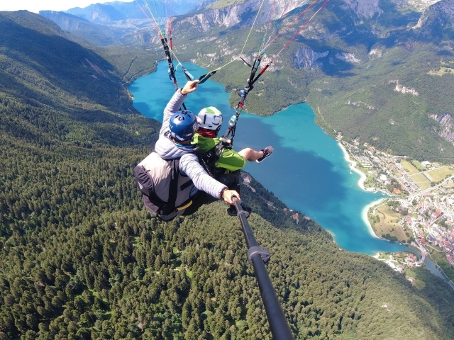 Paragliding flight in the Dolomites 35 min photos and videos