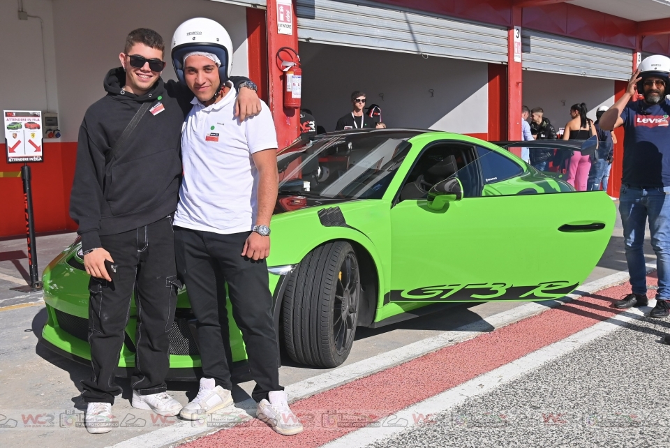 Divertimento con un amico 