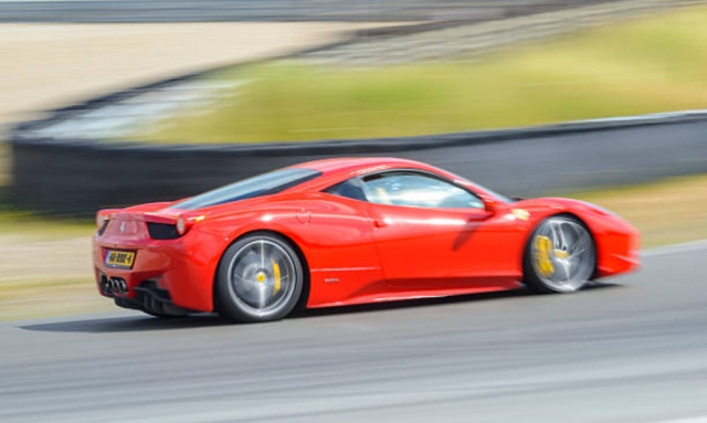  a bordo de un Ferrari F458 