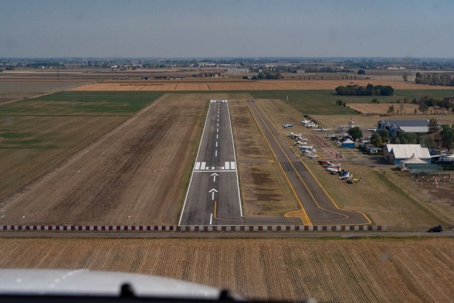  structure entière de l'aéroport de Bresso 