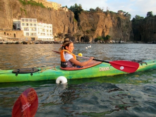 Tour en kayak a las Cuevas de Toba de Sorrento 4h
