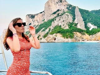 Orosei湾的船游览，9小时