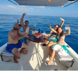 Tour privato in Barca Savona e Bergeggi 2h