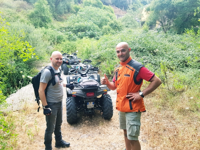 Quad-Ausflug in den Wald 