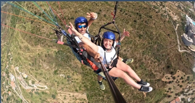 Tandem paragliding