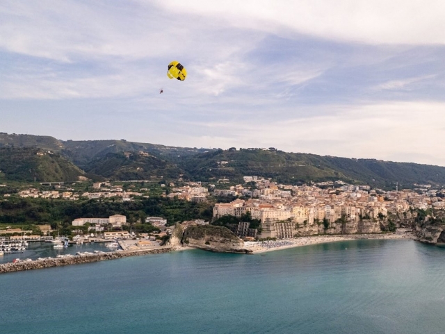  Parasiling entlang der Costa degli Dei 